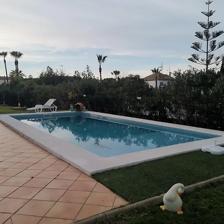 Huelva Garden ホームステイ *